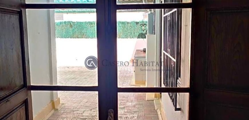 PISO REFORMADO CON GRAN PATIO A 400 METROS DE LA PLAYA