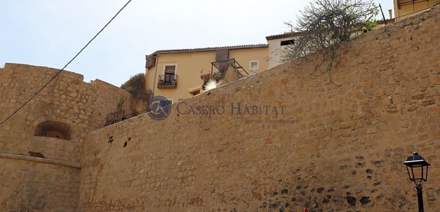 CASA ENTERA EN CASCO ANTIGUO CON GRAN PATIO Y VISTAS A REFORMAR