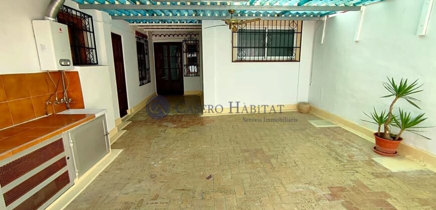 PISO REFORMADO CON GRAN PATIO A 400 METROS DE LA PLAYA