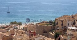 CASA ENTERA EN CASCO ANTIGUO CON GRAN PATIO Y VISTAS A REFORMAR