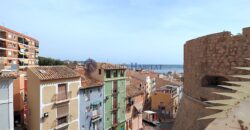 CASA ENTERA EN CASCO ANTIGUO CON GRAN PATIO Y VISTAS A REFORMAR