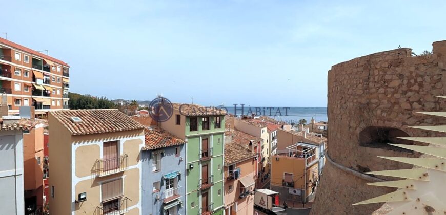 CASA ENTERA EN CASCO ANTIGUO CON GRAN PATIO Y VISTAS A REFORMAR