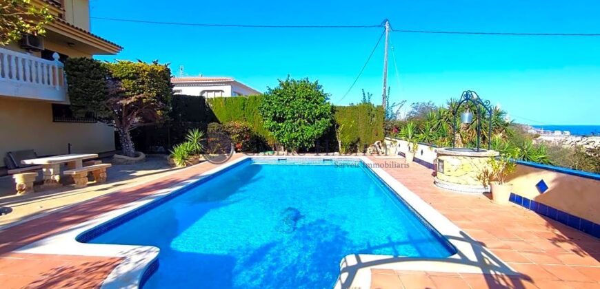 CHALET INDEPENDIENTE, GARAJE, PISCINA CON VISTAS AL MAR Y LA MONTAÑA