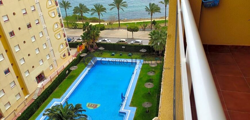 APARTAMENTO  PRIMERA LINEA MAR, PISCINA Y GARAJE